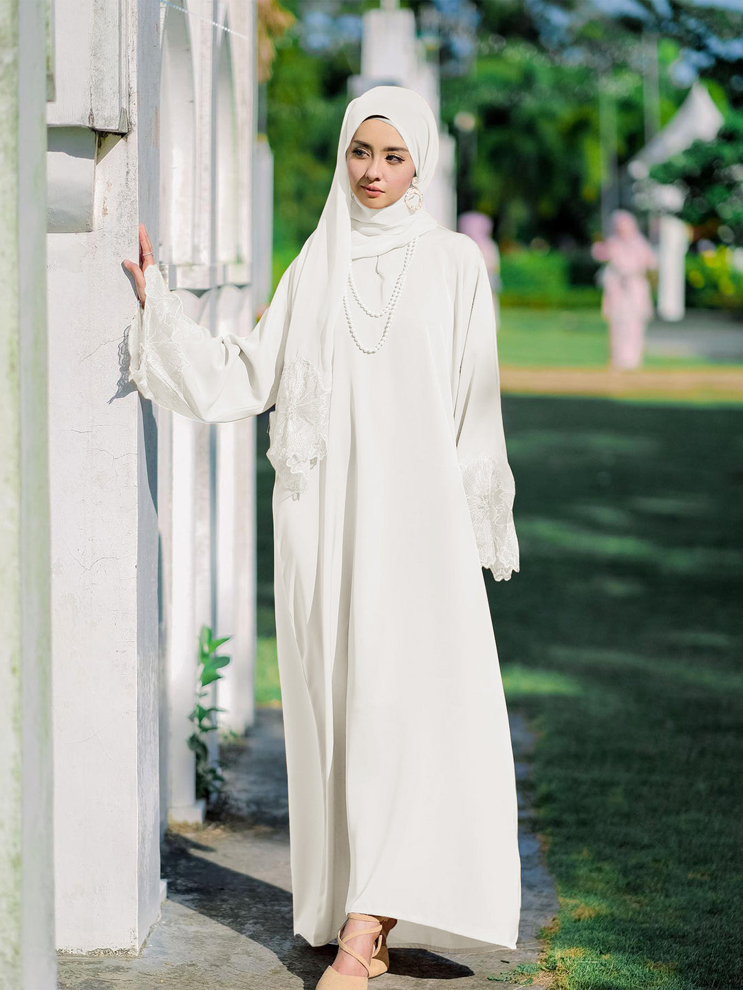 Abaya in indonesischem Stil mit Kopftuch