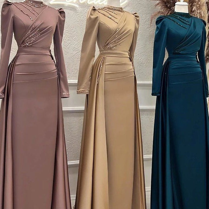 Abendkleid mit Stehkragen, All-Inclusive-Design und abnehmbaren langen Ärmeln