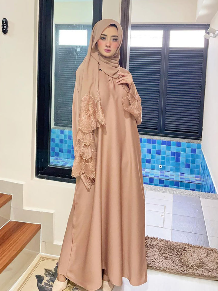 Abaya in indonesischem Stil mit Kopftuch