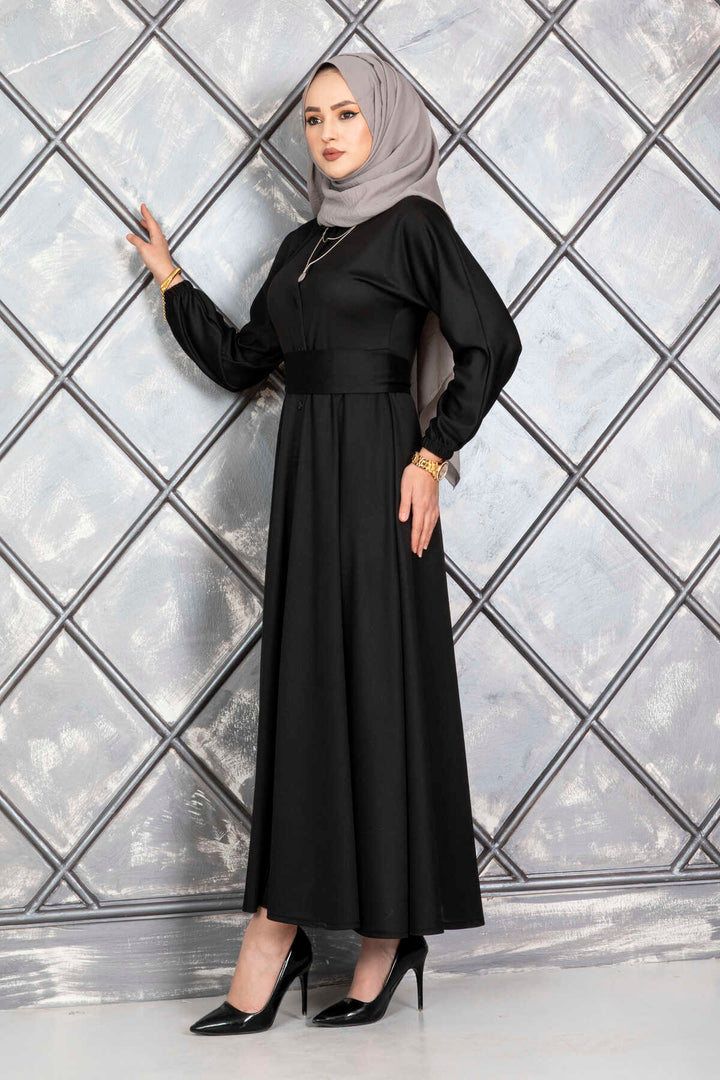 Geknöpftes Hijab-Kleid mit Gürtel in Schwarz