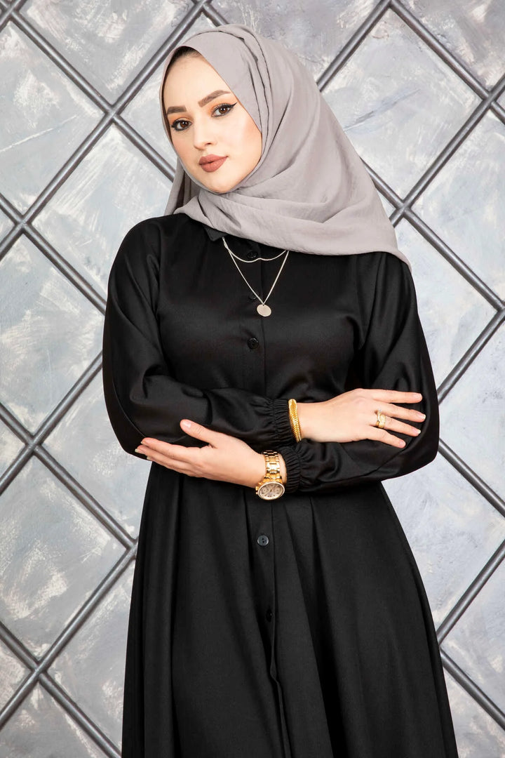 Geknöpftes Hijab-Kleid mit Gürtel in Schwarz