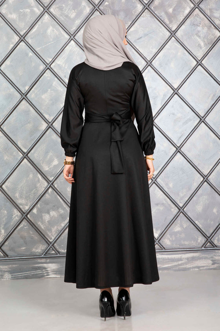 Geknöpftes Hijab-Kleid mit Gürtel in Schwarz